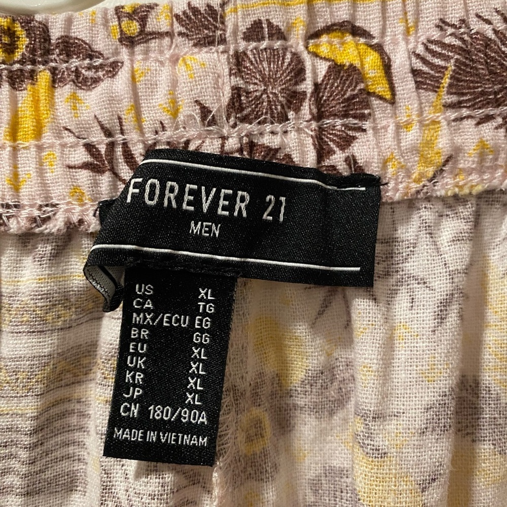 Forever 21 Yellow and Brown Patterned Men’s Shorts - Picture 3 of 3